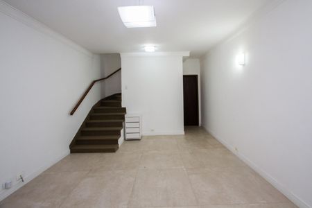 Casa para alugar com 2 quartos, 135m² em Jardim Caravelas, São Paulo