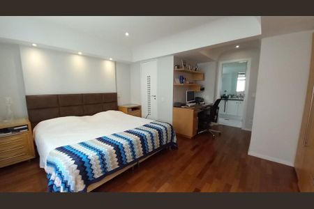 Apartamento à venda com 234m², 4 quartos e 2 vagas