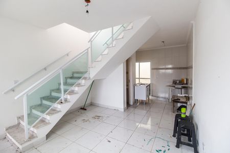 Sala  de casa de condomínio à venda com 2 quartos, 70m² em Chácara do Solar Ii (fazendinha), Santana de Parnaíba