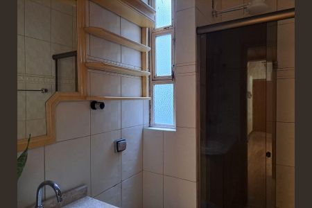 Banheiro de apartamento à venda com 1 quarto, 50m² em Mont’serrat, Porto Alegre