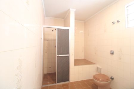 Casa para alugar com 210m², 3 quartos e 5 vagasBanheiro da suíte
