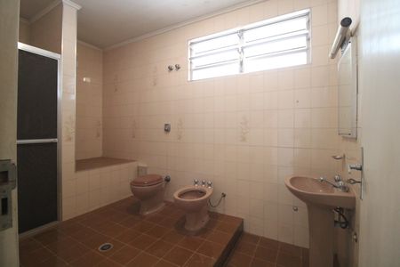 Casa para alugar com 210m², 3 quartos e 5 vagasBanheiro da suíte