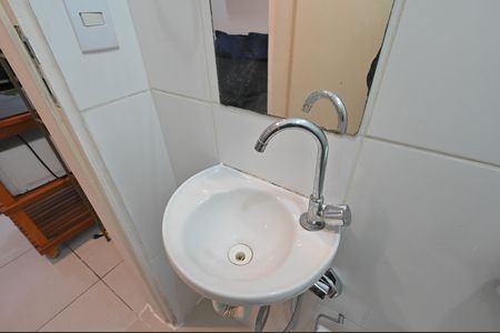 Banheiro Social de kitnet/studio para alugar com 1 quarto, 40m² em Mirandópolis, São Paulo