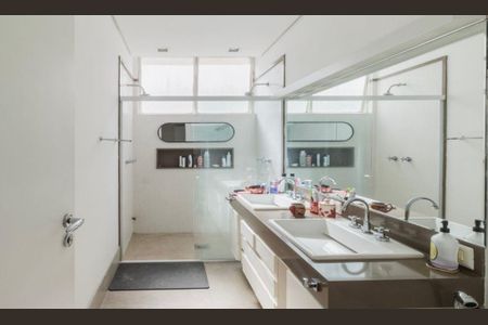 Apartamento à venda com 276m², 4 quartos e 2 vagas
