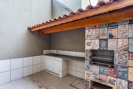 Casa à venda com 228m², 3 quartos e 4 vagas Casa à venda com 228m², 3 quartos e 4 vagasÁrea de serviço e quintal com churrasqueira