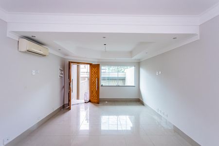Sala de casa à venda com 3 quartos, 228m² em Chácara Inglesa, São Paulo