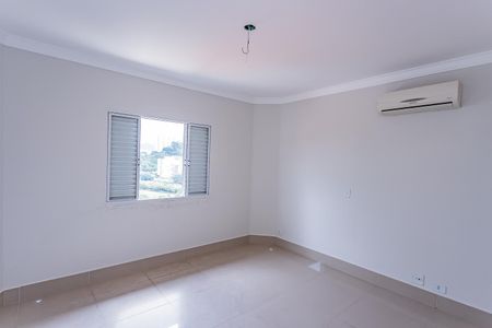 Casa à venda com 228m², 3 quartos e 4 vagas Casa à venda com 228m², 3 quartos e 4 vagasQuarto 2