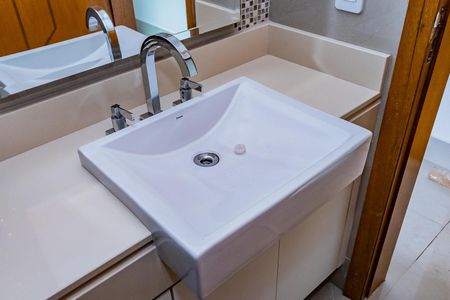 Casa à venda com 228m², 3 quartos e 4 vagas Casa à venda com 228m², 3 quartos e 4 vagasBanheiro suite