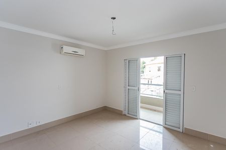 Casa à venda com 228m², 3 quartos e 4 vagas Casa à venda com 228m², 3 quartos e 4 vagasSuite