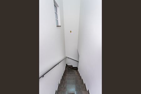 Casa à venda com 228m², 3 quartos e 4 vagas Casa à venda com 228m², 3 quartos e 4 vagasEscada