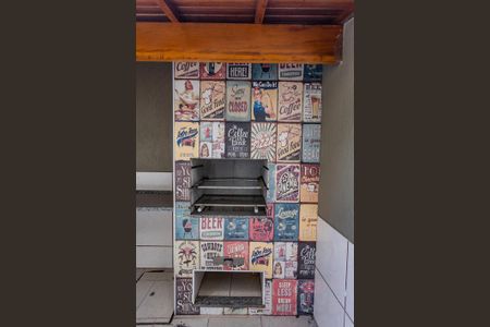 Casa à venda com 228m², 3 quartos e 4 vagas Casa à venda com 228m², 3 quartos e 4 vagasÁrea de serviço e quintal com churrasqueira