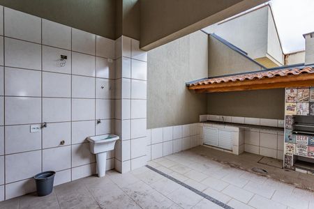 Casa à venda com 228m², 3 quartos e 4 vagas Casa à venda com 228m², 3 quartos e 4 vagasÁrea de serviço e quintal com churrasqueira