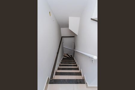 Casa à venda com 228m², 3 quartos e 4 vagas Casa à venda com 228m², 3 quartos e 4 vagasEscada