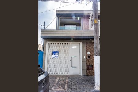 Casa à venda com 228m², 3 quartos e 4 vagas Casa à venda com 228m², 3 quartos e 4 vagasFachada