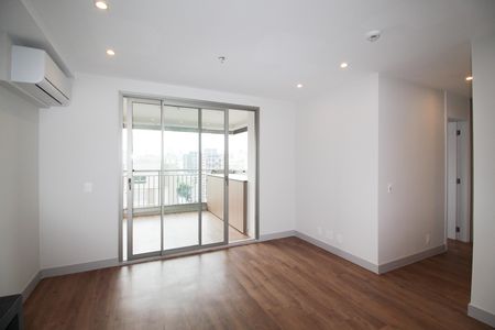 Sala de apartamento para alugar com 2 quartos, 62m² em Indianópolis, São Paulo