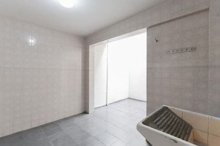 Casa de condomínio à venda com 68m², 3 quartos e 1 vagaÁrea de serviço