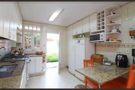 Casa à venda com 3 quartos, 300m² em Vila Romana, São Paulo