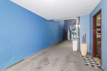 Casa à venda com 380m², 4 quartos e 4 vagas Casa à venda com 380m², 4 quartos e 4 vagasGaragem
