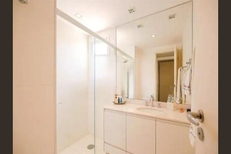 Apartamento para alugar com 214m², 4 quartos e 4 vagas Apartamento para alugar com 214m², 4 quartos e 4 vagasBanheiro 3