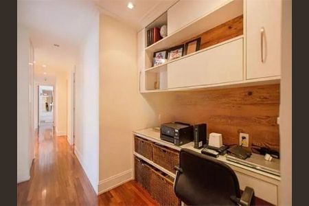 Apartamento para alugar com 214m², 4 quartos e 4 vagas Apartamento para alugar com 214m², 4 quartos e 4 vagasEscritorio