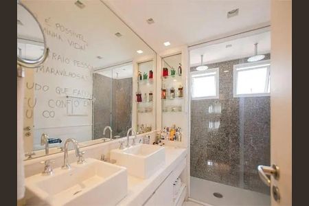 Apartamento para alugar com 214m², 4 quartos e 4 vagas Apartamento para alugar com 214m², 4 quartos e 4 vagasBanheiro 1