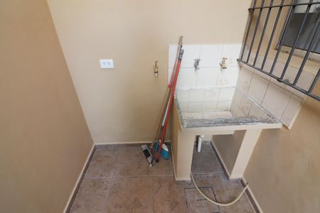 Casa para alugar com 55m², 2 quartos e 1 vagaÁrea de Serviço