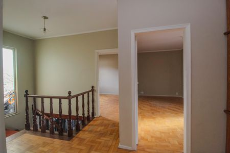 Casa para alugar com 150m², 5 quartos e 4 vagas Casa para alugar com 150m², 5 quartos e 4 vagasCorredor