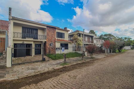 Casa para alugar com 150m², 5 quartos e 4 vagas Casa para alugar com 150m², 5 quartos e 4 vagasFachada