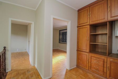 Casa para alugar com 150m², 5 quartos e 4 vagas Casa para alugar com 150m², 5 quartos e 4 vagasCorredor