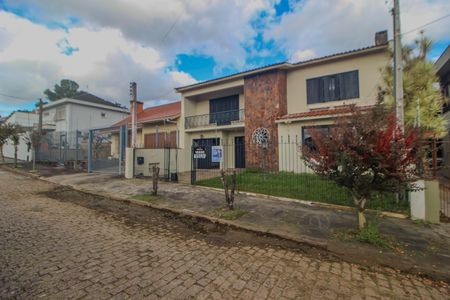 Casa para alugar com 150m², 5 quartos e 4 vagas Casa para alugar com 150m², 5 quartos e 4 vagasFachada