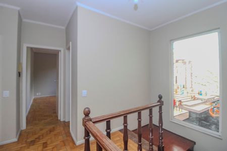 Casa para alugar com 150m², 5 quartos e 4 vagas Casa para alugar com 150m², 5 quartos e 4 vagasCorredor