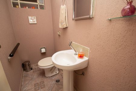 Casa à venda com 128m², 3 quartos e 2 vagas Casa à venda com 128m², 3 quartos e 2 vagasLavabo