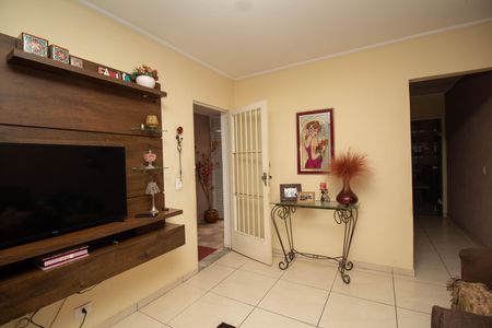Casa à venda com 128m², 3 quartos e 2 vagas Casa à venda com 128m², 3 quartos e 2 vagasSala