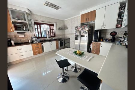 Casa à venda com 134m², 3 quartos e 3 vagas