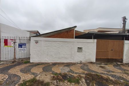 Casa à venda com 80m², 2 quartos e 1 vaga Casa à venda com 80m², 2 quartos e 1 vagaFachada