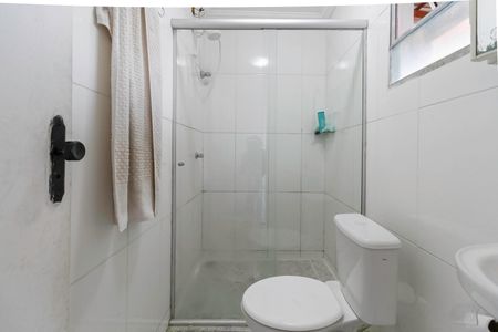 Casa de condomínio à venda com 100m², 3 quartos e 1 vaga Casa de condomínio à venda com 100m², 3 quartos e 1 vagaBanheiro social