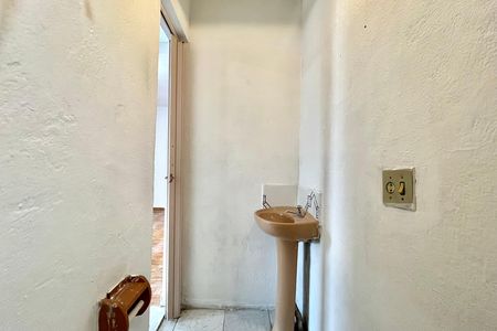 Casa para alugar com 55m², 1 quarto e sem vaga Casa para alugar com 55m², 1 quarto e sem vagaBanheiro