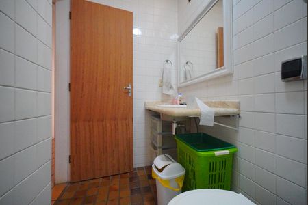 Casa para alugar com 209m², 4 quartos e 2 vagasBanheiro Social