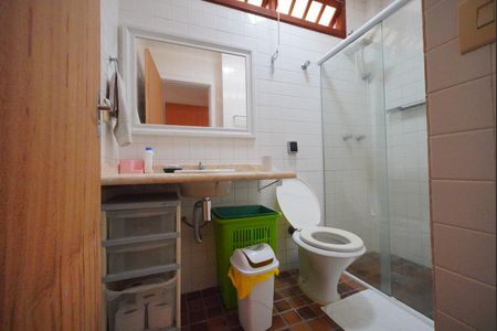 Casa para alugar com 209m², 4 quartos e 2 vagasBanheiro Social