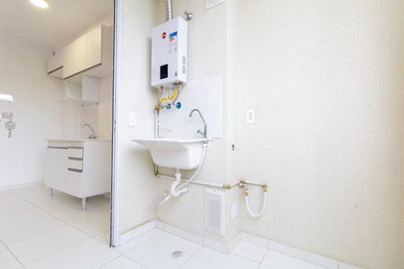 Apartamento para alugar com 42m², 2 quartos e 1 vaga Apartamento para alugar com 42m², 2 quartos e 1 vagaVaranda e área de serviço