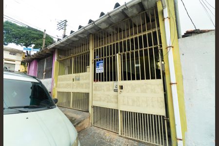 Casa à venda com 100m², 2 quartos e 2 vagas Casa à venda com 100m², 2 quartos e 2 vagasFachada