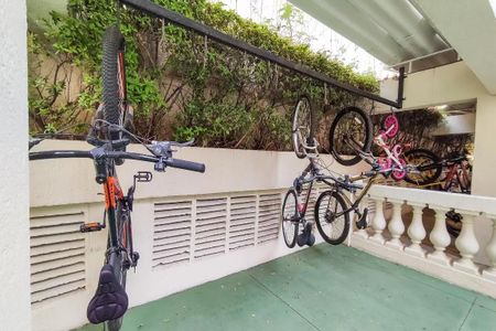 Apartamento à venda com 148m², 2 quartos e 2 vagas Apartamento à venda com 148m², 2 quartos e 2 vagasÁrea comum - Bicicletário