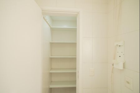 Apartamento à venda com 148m², 2 quartos e 2 vagas Apartamento à venda com 148m², 2 quartos e 2 vagasDespensa