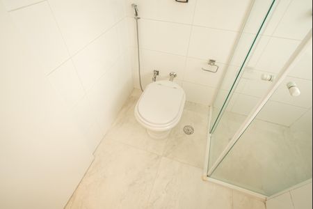 Apartamento à venda com 148m², 2 quartos e 2 vagas Apartamento à venda com 148m², 2 quartos e 2 vagasBanheiro da Suíte