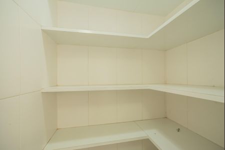 Apartamento à venda com 148m², 2 quartos e 2 vagas Apartamento à venda com 148m², 2 quartos e 2 vagasDespensa
