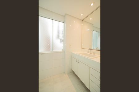 Apartamento à venda com 148m², 2 quartos e 2 vagas Apartamento à venda com 148m², 2 quartos e 2 vagasBanheiro da Suíte