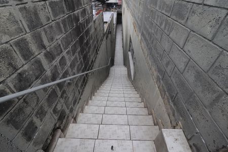 Casa para alugar com 49m², 2 quartos e sem vagaEscada 