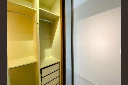 Apartamento à venda com 75m², 2 quartos e 2 vagas Apartamento à venda com 75m², 2 quartos e 2 vagasCloset Suíte