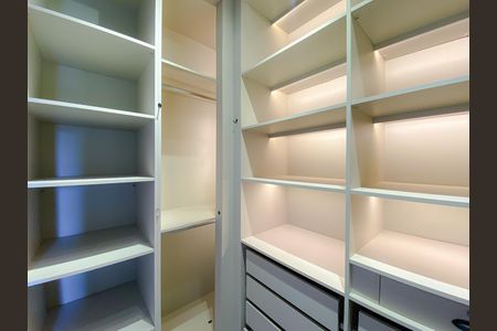 Apartamento à venda com 75m², 2 quartos e 2 vagas Apartamento à venda com 75m², 2 quartos e 2 vagasCloset Suíte