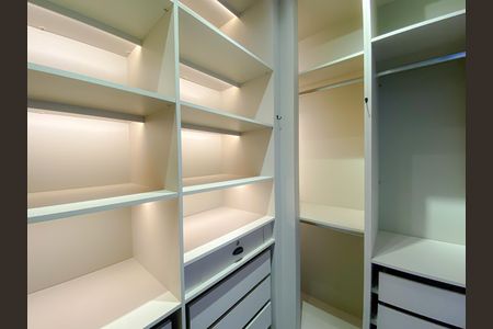 Apartamento à venda com 75m², 2 quartos e 2 vagas Apartamento à venda com 75m², 2 quartos e 2 vagasCloset Suíte